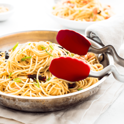 Dreamfarm 9" Clongs Silicone Tongs | Red -All-Clad Shop dreamfarm clongs click lock sit up tongs 990x550 04 1