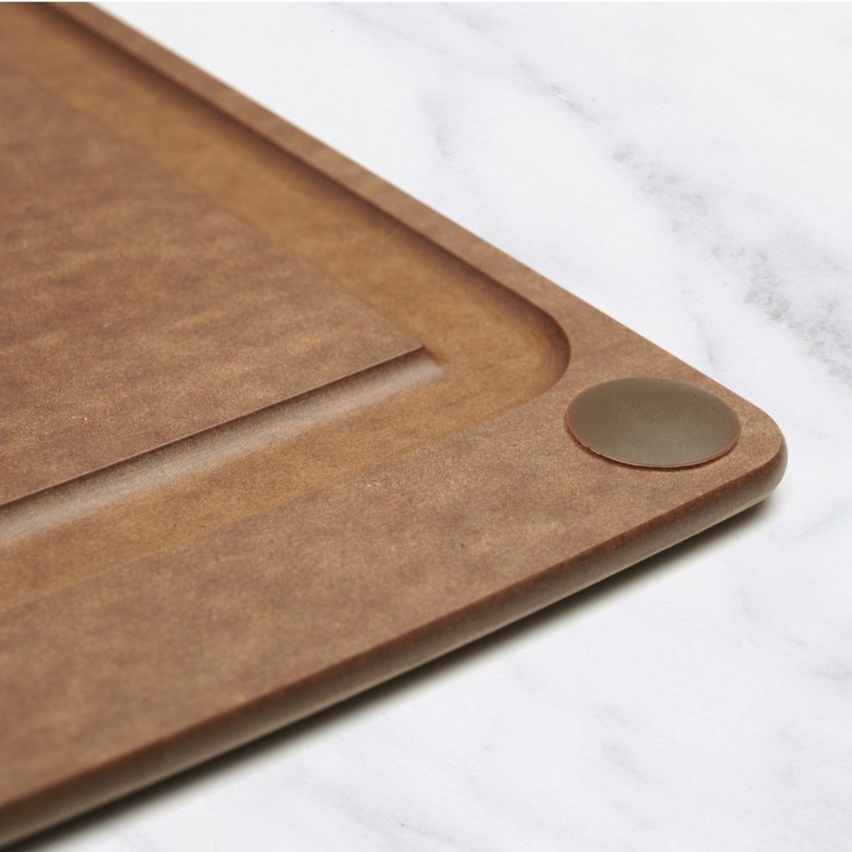Epicurean All-in-One Series Cutting Board 14.5" × 11.25" | Nutmeg/Brown Epicurean All-in-One Series Cutting Board 14.5" × 11.25" | Nutmeg/Brown -All-Clad Shop nutmeg aio corner detail 1