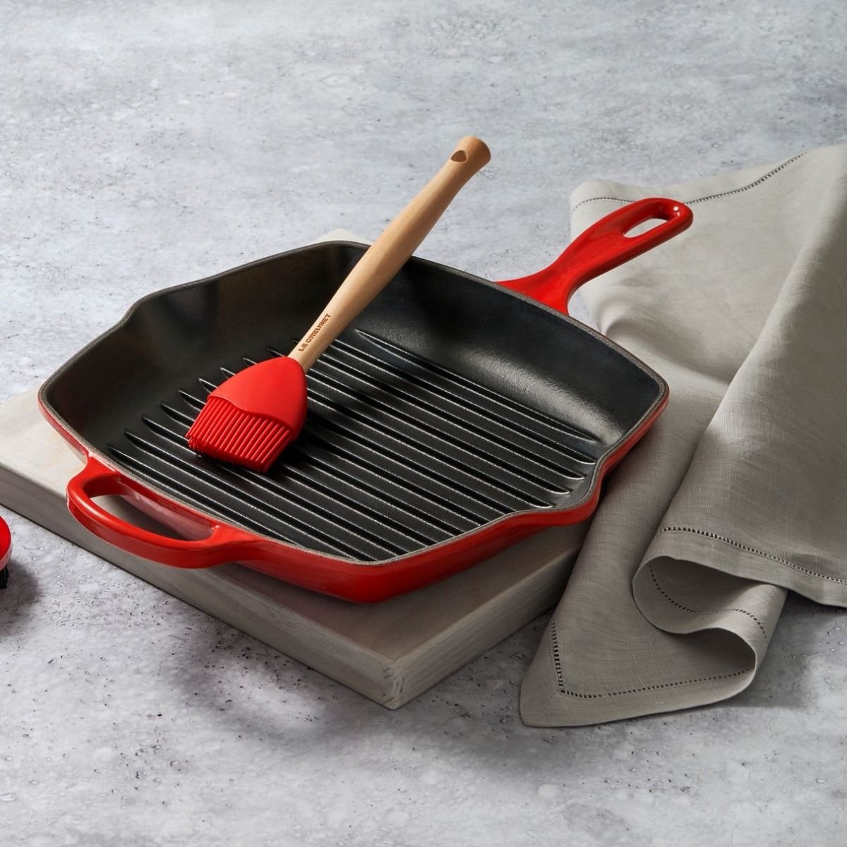 Le Creuset Craft Series Basting Brush | Cerise/Cherry Red Le Creuset Craft Series Basting Brush | Cerise/Cherry Red -All-Clad Shop rs9662 grillpanset lpr